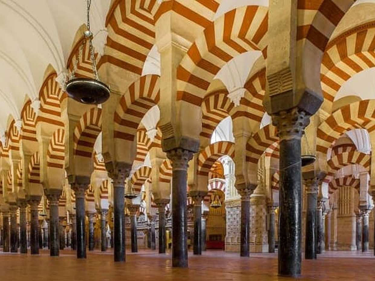Private Tour of Córdoba from Seville with Tapas Route