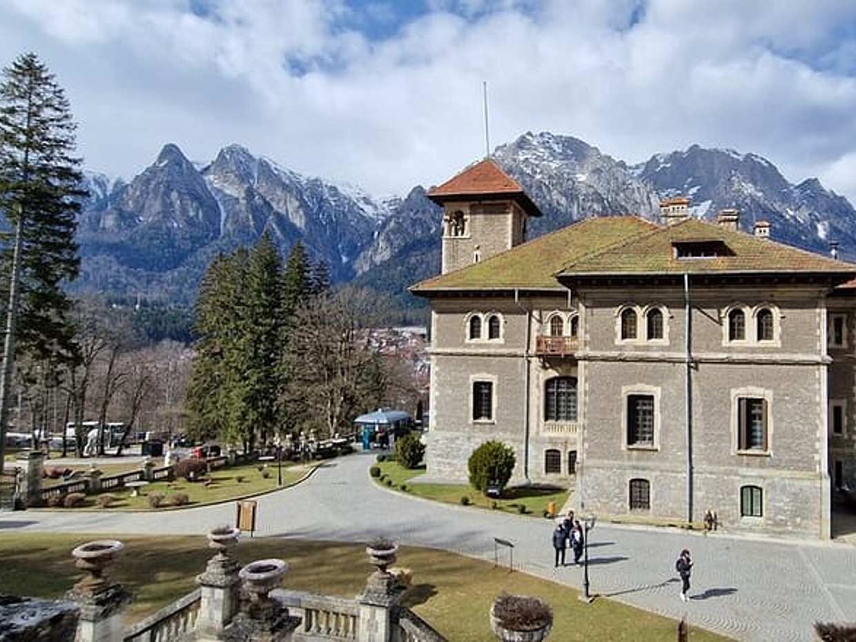 Peles and Cantacuzino Castles Small Group Day Tour from Brasov in Romania, Brașov