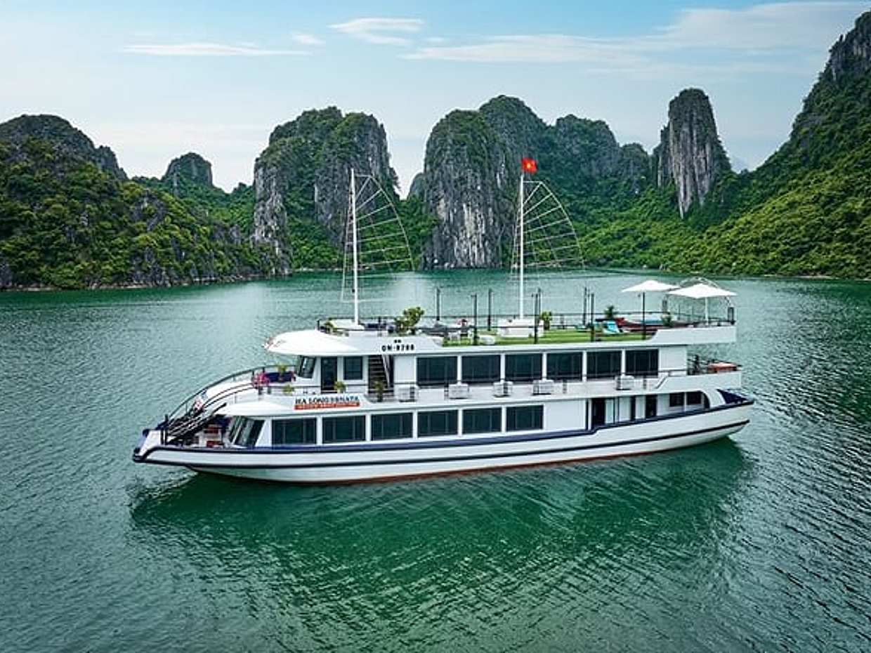 Halong Bay and Cave Full-Day Cruise,Lunch,Island,Beach from Hanoi, photo 5