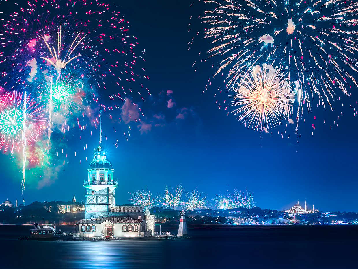 New Year's Eve Bosphorus Dinner Cruise with Alcoholic Drink Menu in Turkey, Istanbul