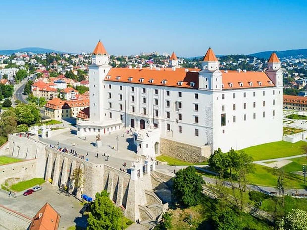 Private Transfer from Budapest to Bratislava with 2h of Sightseeing