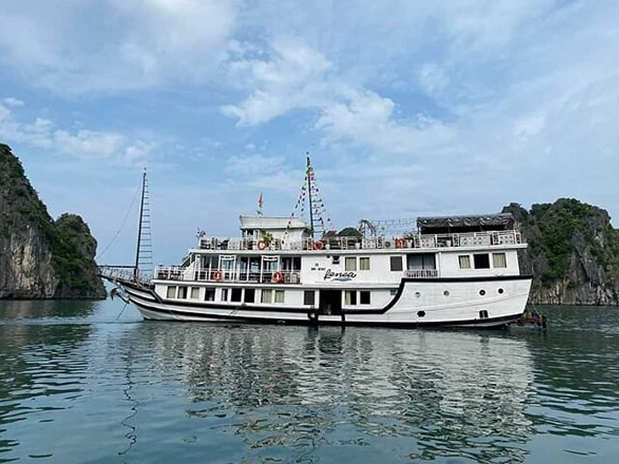 Renea Cruise - Boutique Overnight Cruise in Bai Tu Long Bay(2D1N)