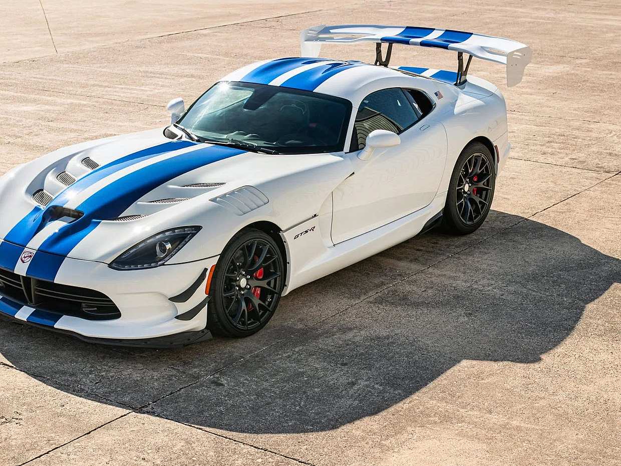 Luxury and Sport Cars in Dubai, United Arab Emirates