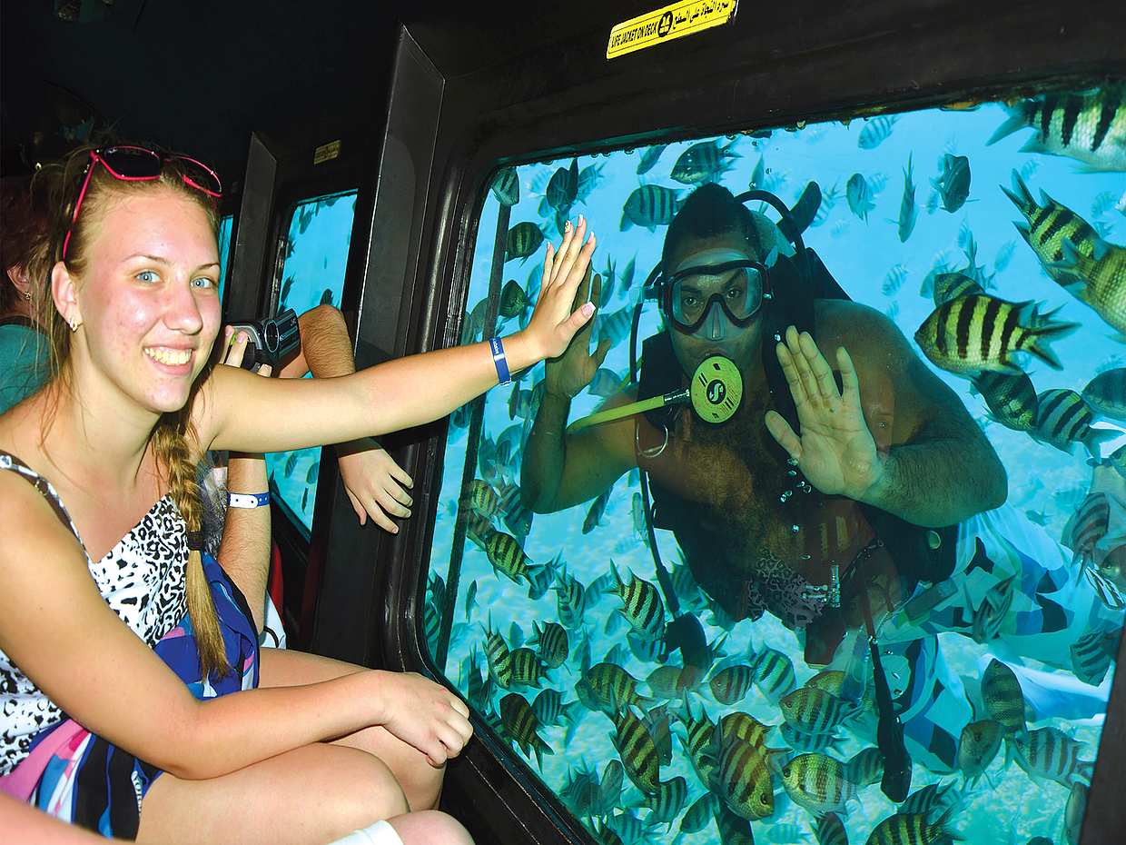 Royal Submarine Adventure – Explore the Red Sea Underwater World