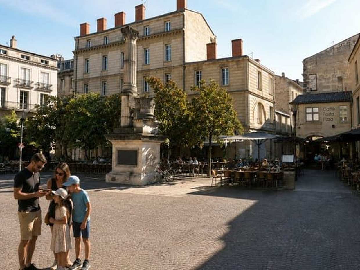 Bordeaux Caça ao Tesouro e Destaques Passeio a Pé Autoguiado na França