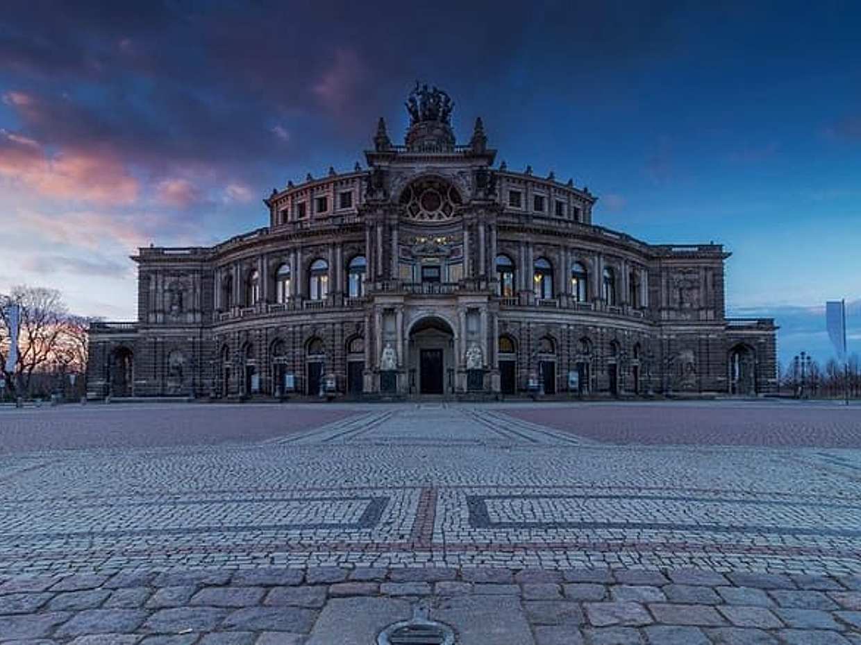 Transfer from Prague to Dresden: Private daytrip with 2 hours for sightseeing