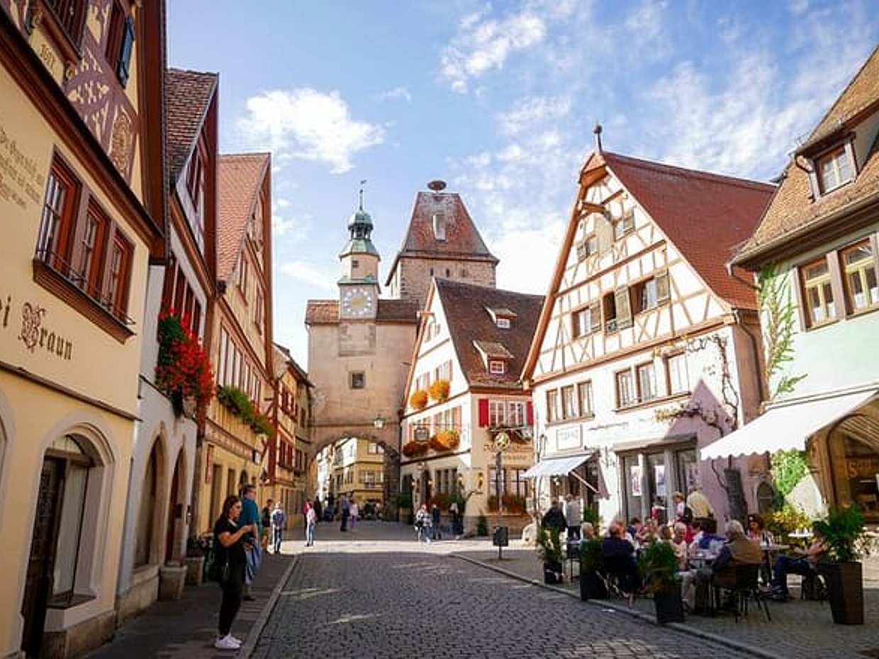 Private day trip: Frankfurt to Rothenburg ob der Tauber & back