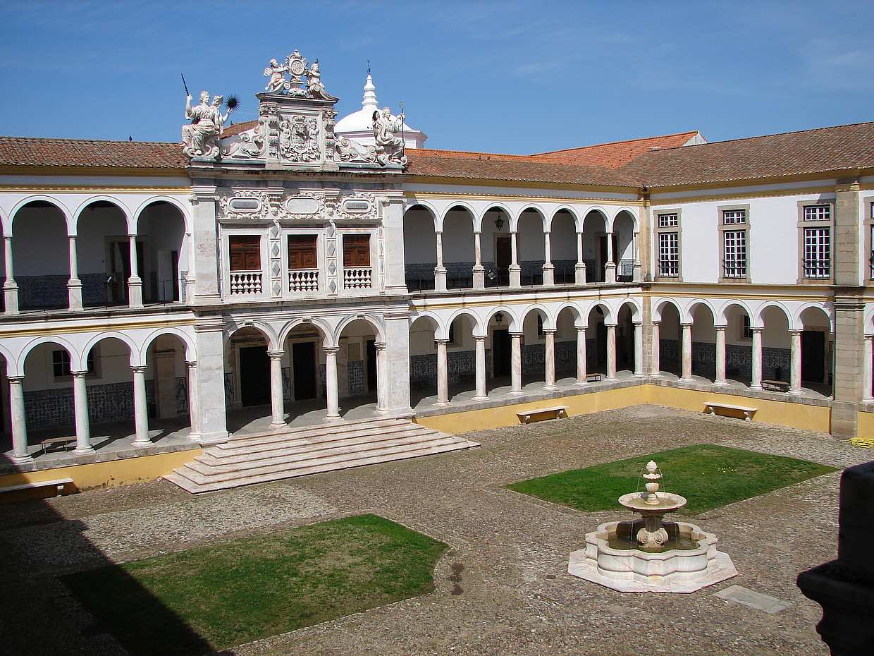Evora Highlights Walking Tour in Portugal, photo 2