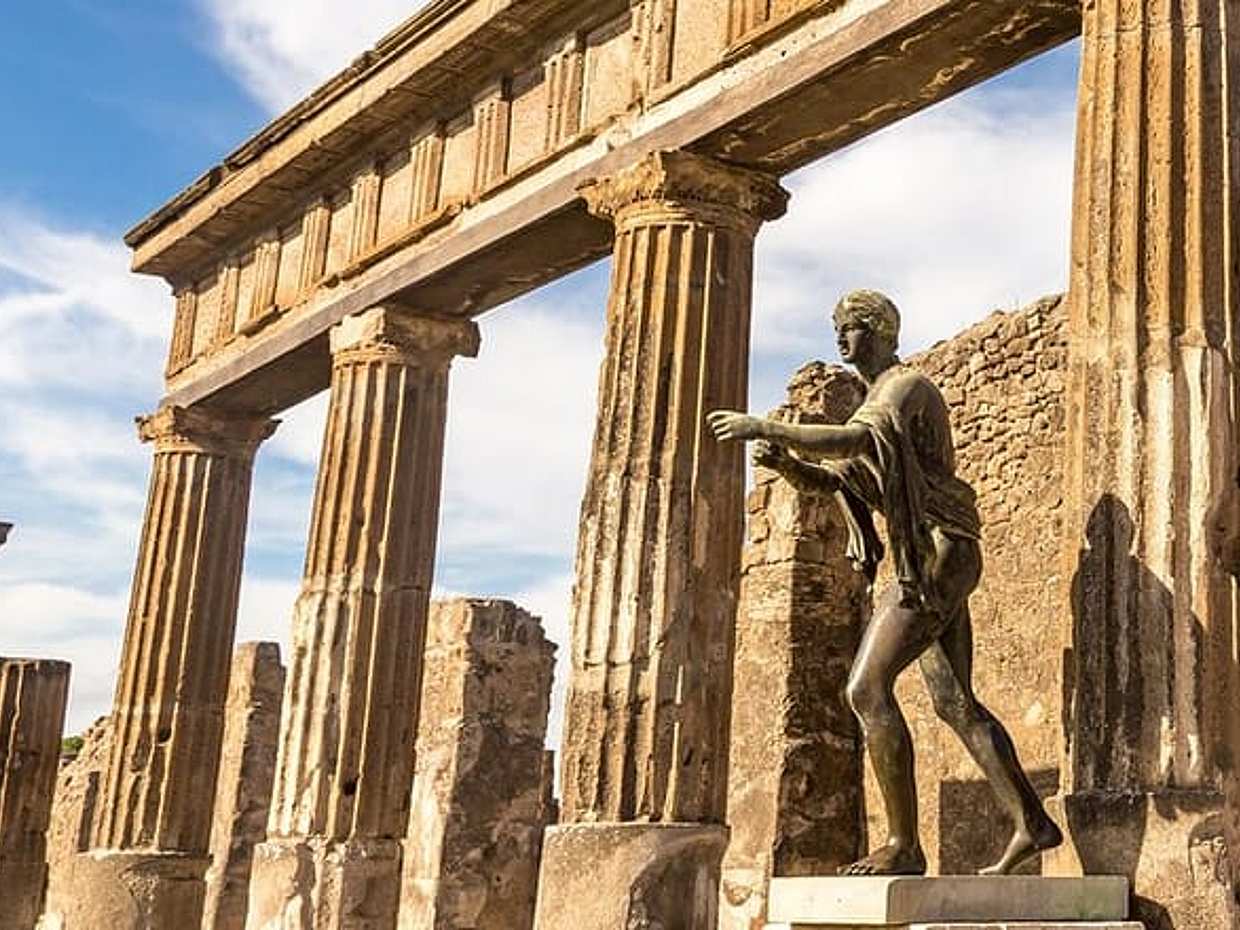 Private Transfer - Amalfi to Naples with 2h of Sightseeing: Vesuvius or Pompeii, photo 4
