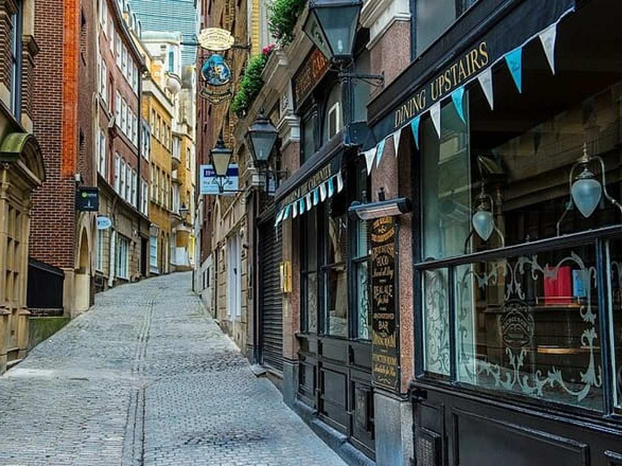 London: The Wizard's Mystery Exploration Game in United Kingdom