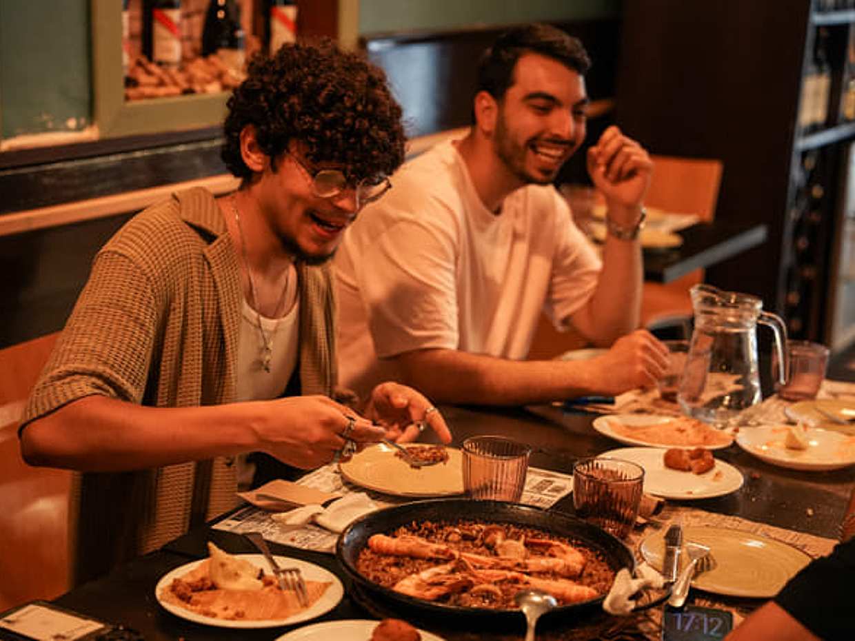 Barcelona Social Bike Tour & Tapas Experience, photo 2
