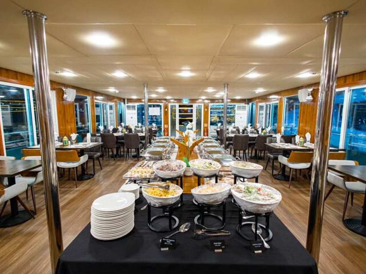 Dubai Marina Sea Lounge Dinner Cruise Tickets in United Arab Emirates, photo 5