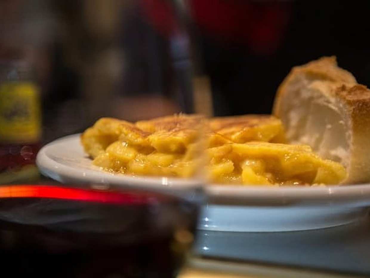 Madrid Local's Wine and Tapas Lunch Tour with a side of History in Spain, photo 2