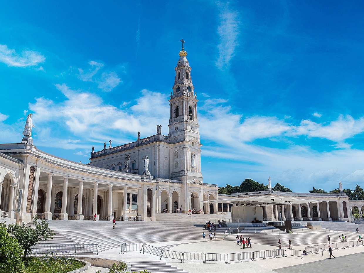 From Lisbon to Fátima, Nazaré, Batalha and Óbidos Tour in Portugal