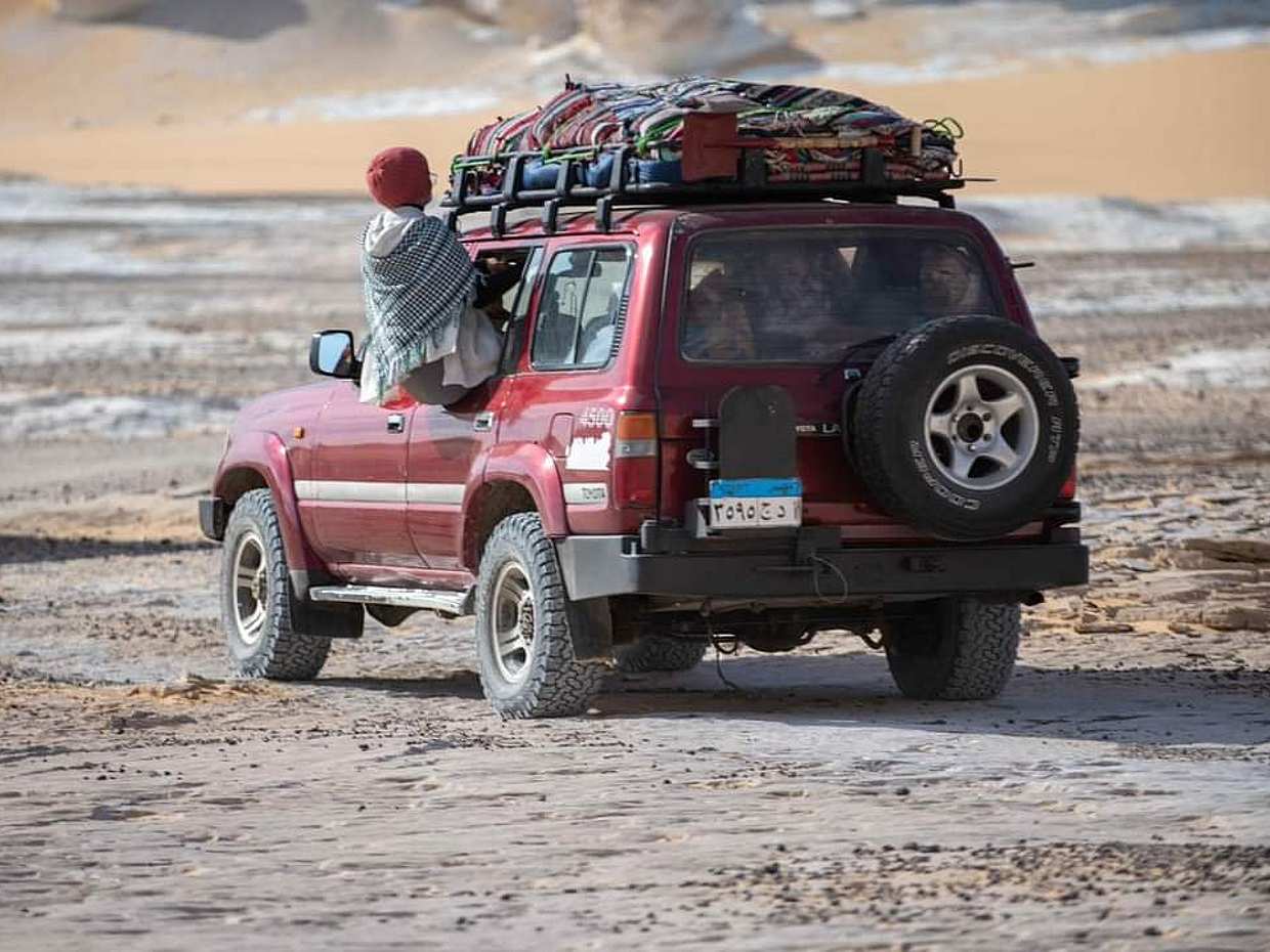 Safari no Oásis de Bahariya com Visita ao Deserto Preto e Branco, 1 Noite e 2 Dias no Egito, Cairo.
