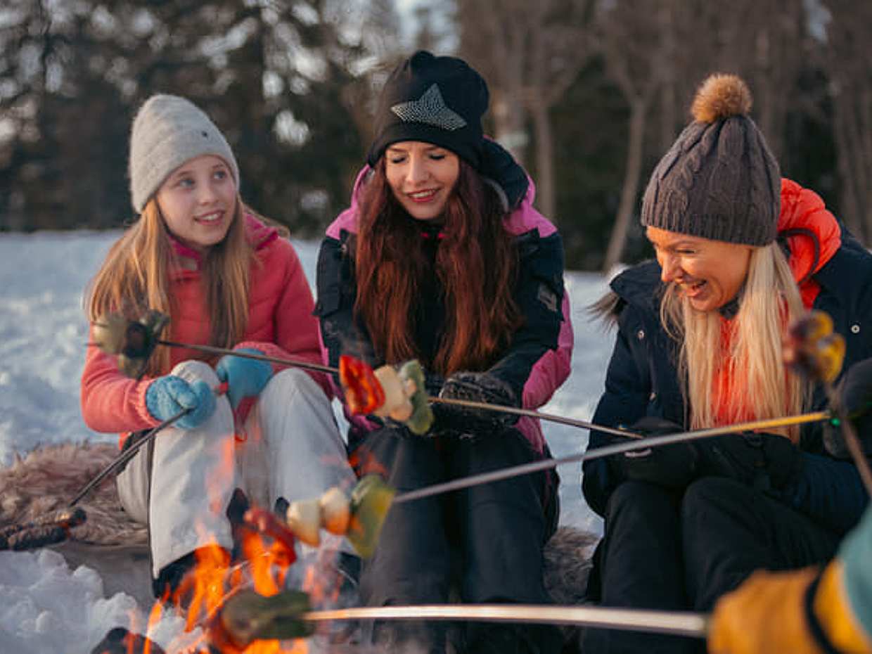 Private Lake Walk with Campfire Tour in Norway, Oslo