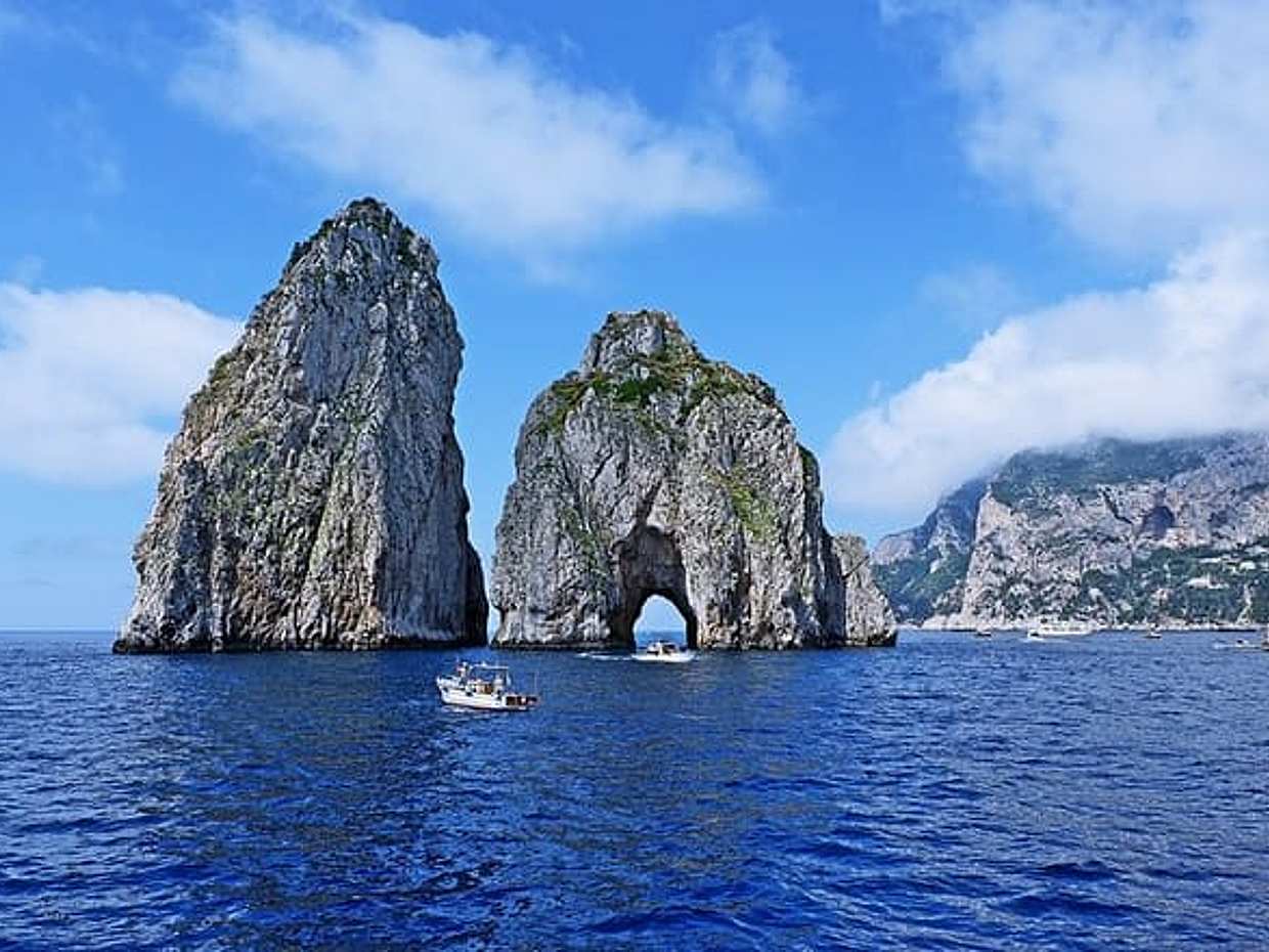 Capri Small-Group Boat Tour from Naples with Swimming Stops