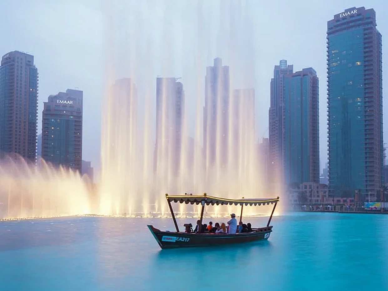 Bootsfahrt auf dem Dubai Fountain Lake, photo 2