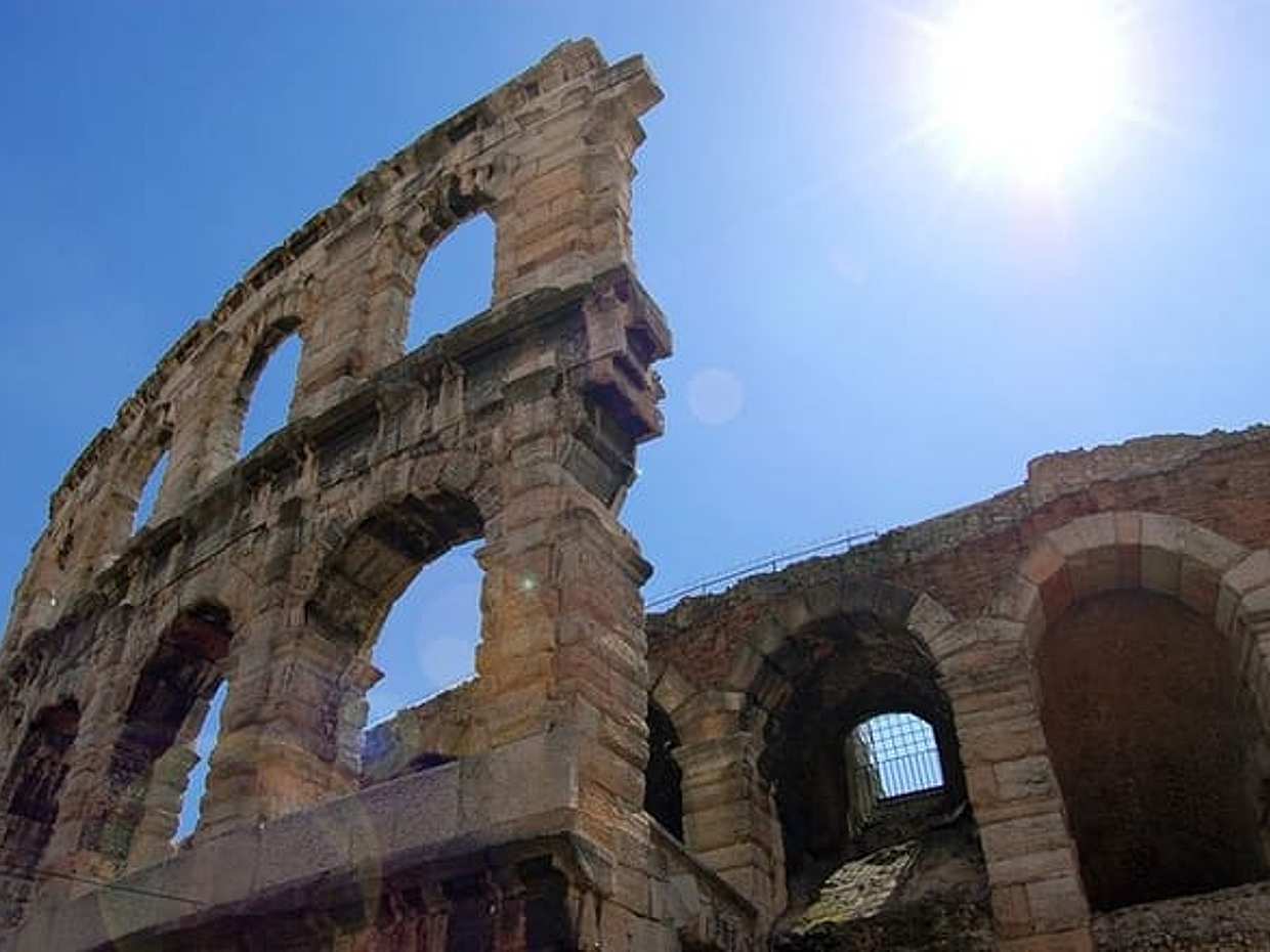 Visit of Verona and Lake Garda. Private tour with pick up