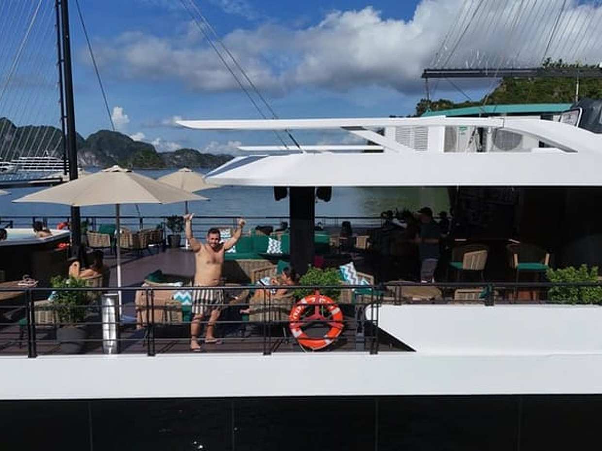 Luxury Ha Long Catamaran Cruise Full-Day Tour from Hanoi, photo 2