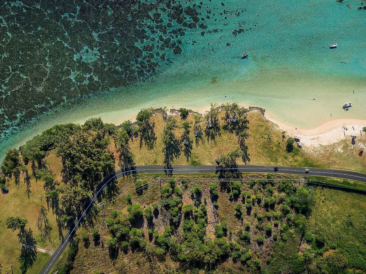 "Privater Hubschrauberflug zum Unterwasser-Wasserfall ab Chamarel in Mauritius"
, photo 3