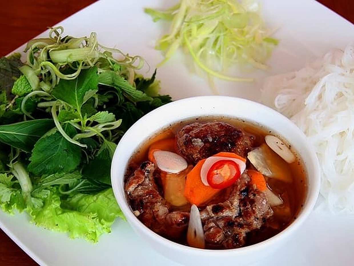 Small Group: Hanoi Old Quarter Street Food Walking Tour, photo 4
