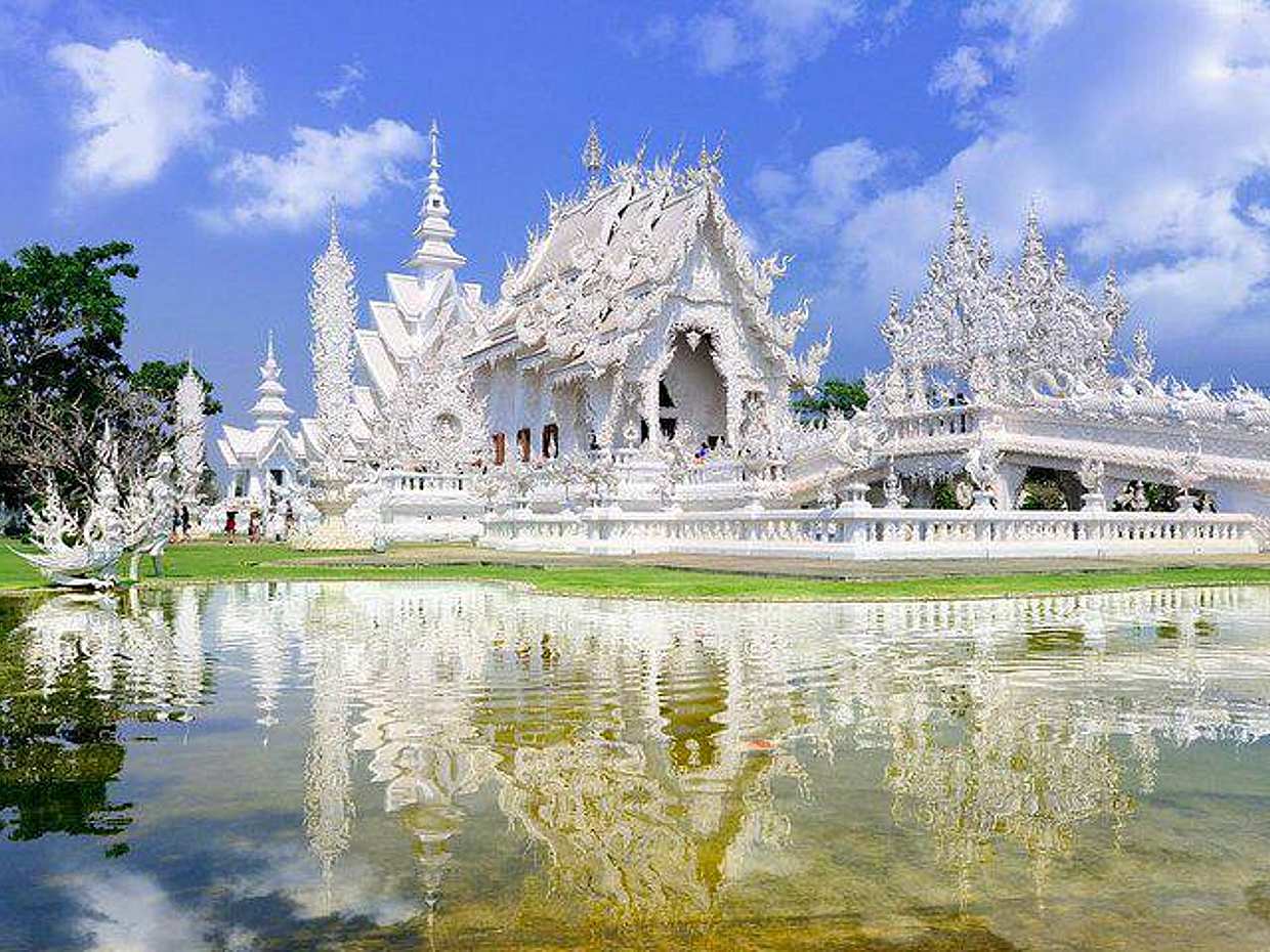 Chiang Mai: White Temple, Baan Dam Museum and Blue Temple Full Day Tour in Thailand, photo 3