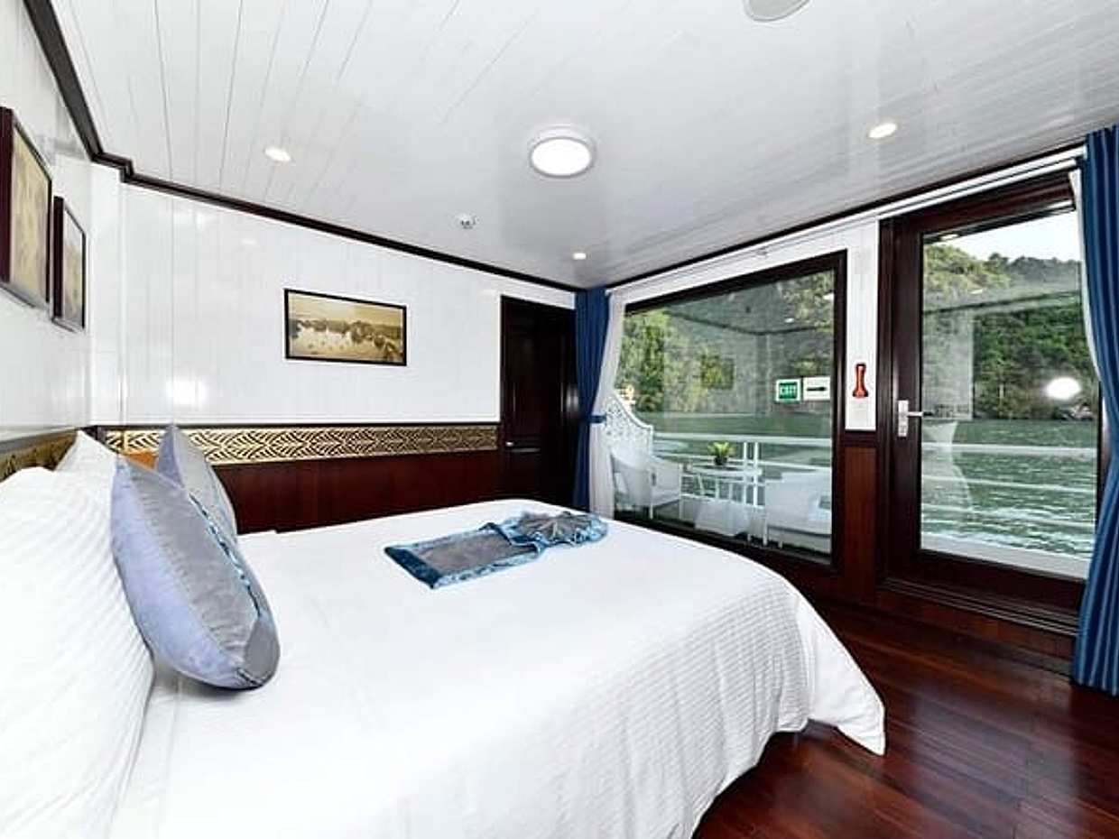 Halong Bay Luxury 3 Days Cruise (2 Nights on Boat - Balcony Cabin) , Vietnam, photo 4