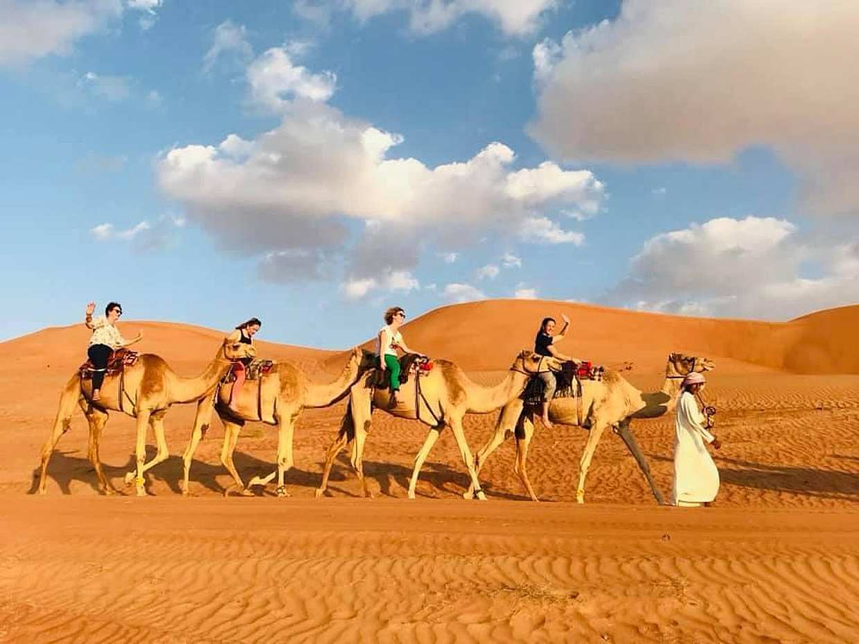 Pouštní Wahiba Sands a Wadi Bani Khalid soukromá prohlídka v Ománu, Maskat.
