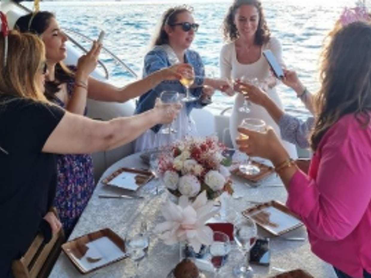 Private Evening Yacht Cruise Along Bosphorus in Turkey, Istanbul, photo 4
