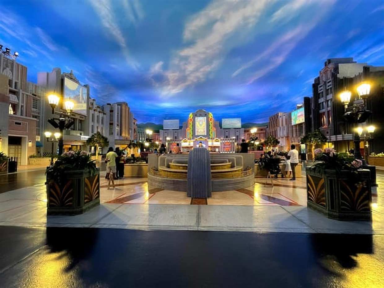 "Entrada a Warner Bros World Abu Dhabi en Emiratos Árabes Unidos, Área", photo 3