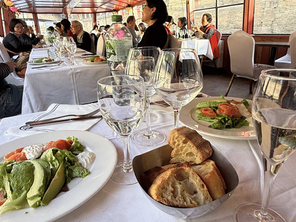 Parisian Lunch Cruise on the Seine – Group Experience | Starbook
