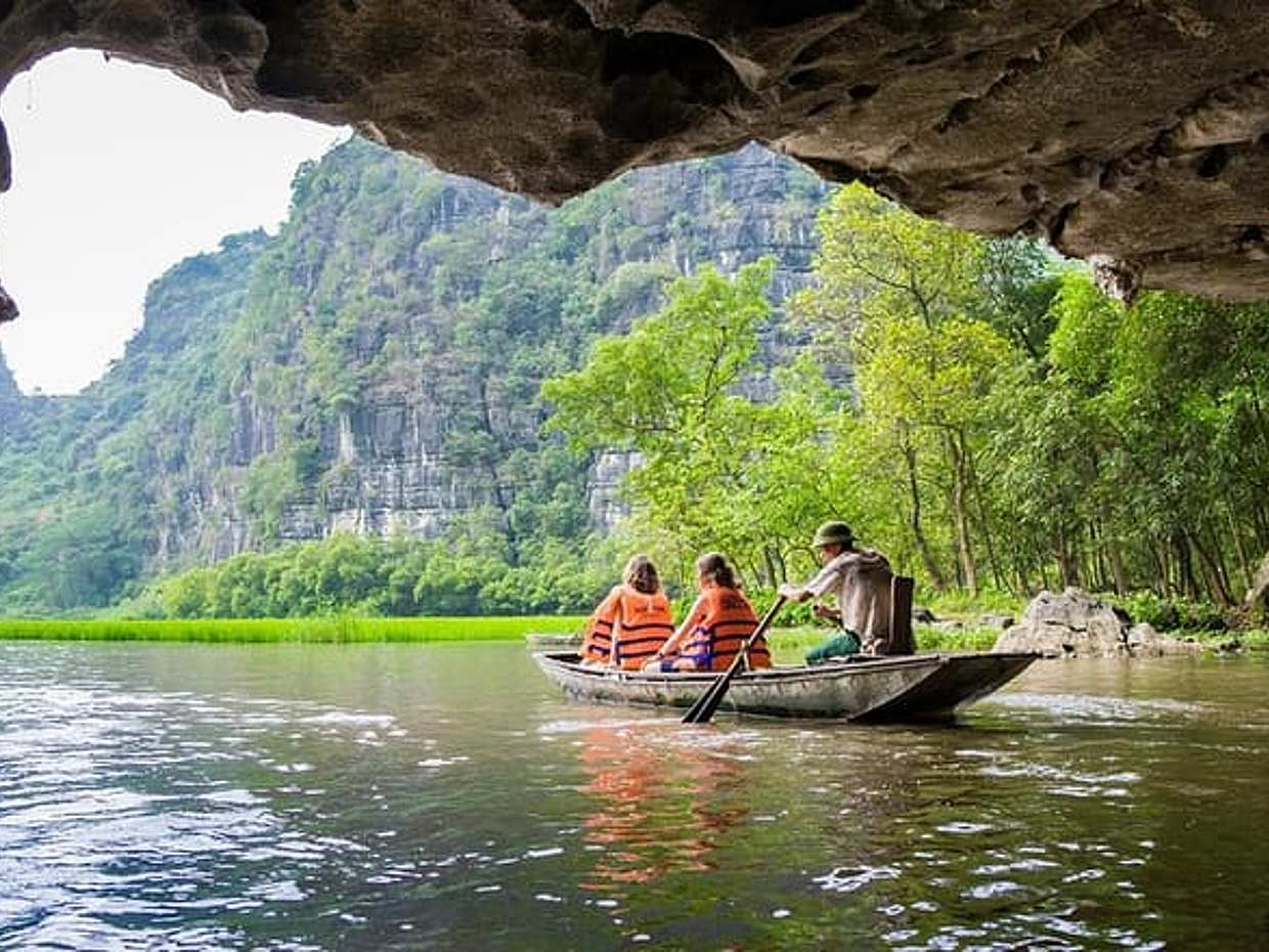 Small Group Ninh Binh Tour: Hoa Lu Tam Coc Mua Cave Day Tour from Hanoi, photo 4