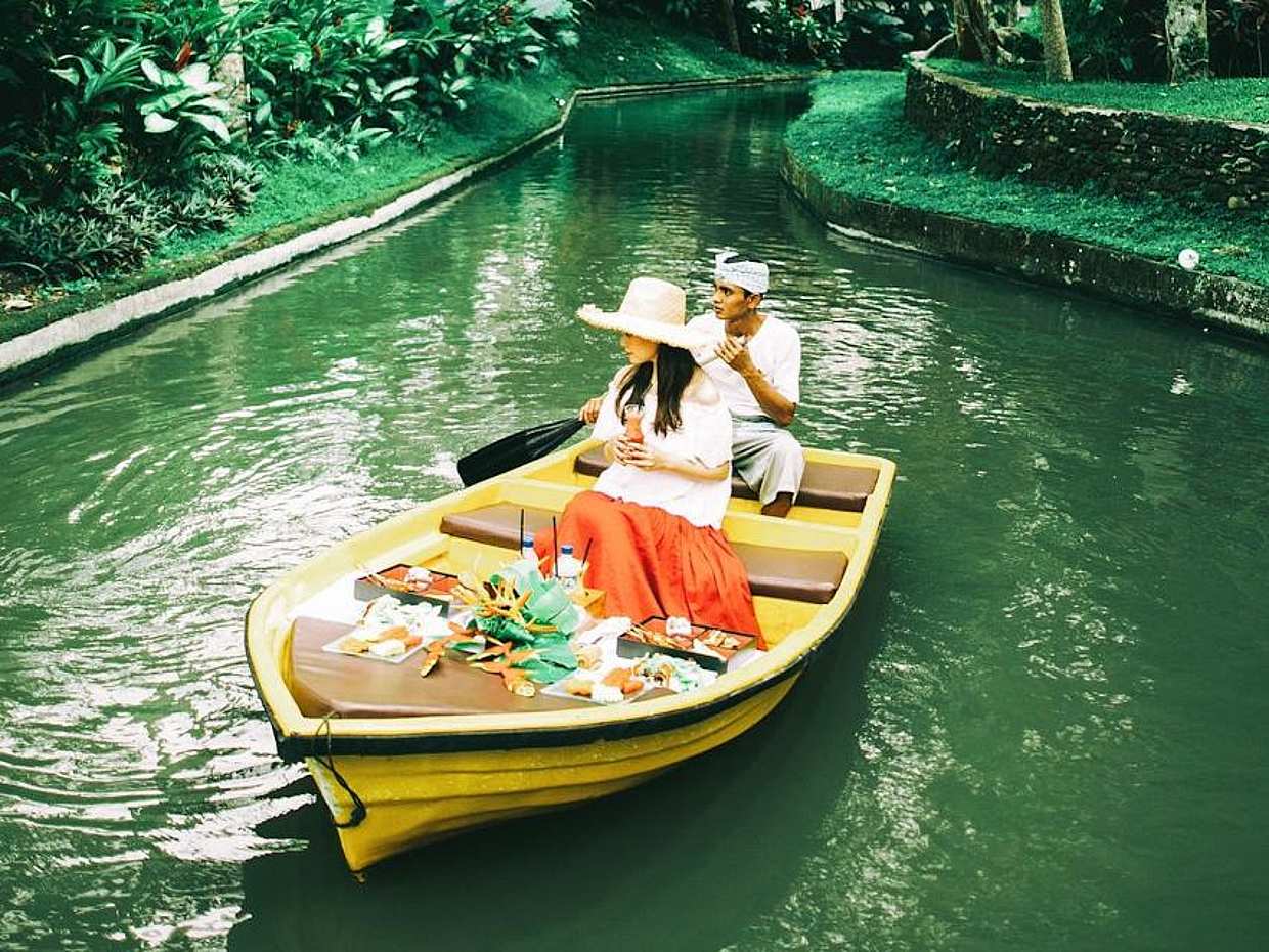 Romantic Picnic Lunch on a Boat for Couple in Ubud, Indonesia, photo 3
