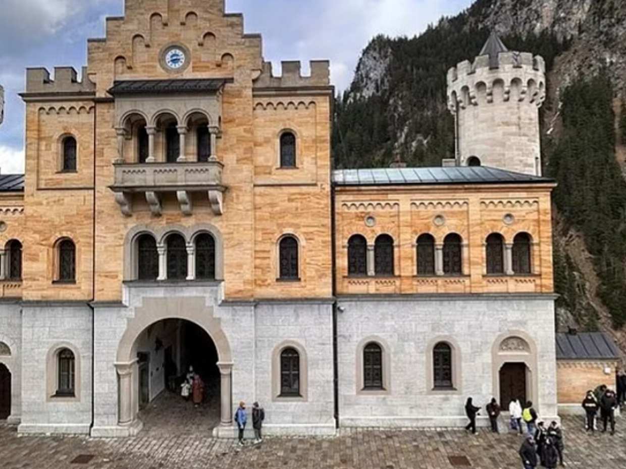 VIP-Tagesausflug zum Schloss Neuschwanstein und Schloss Linderhof ab München in Deutschland, Schloss Neuschwanstein
, photo 3
