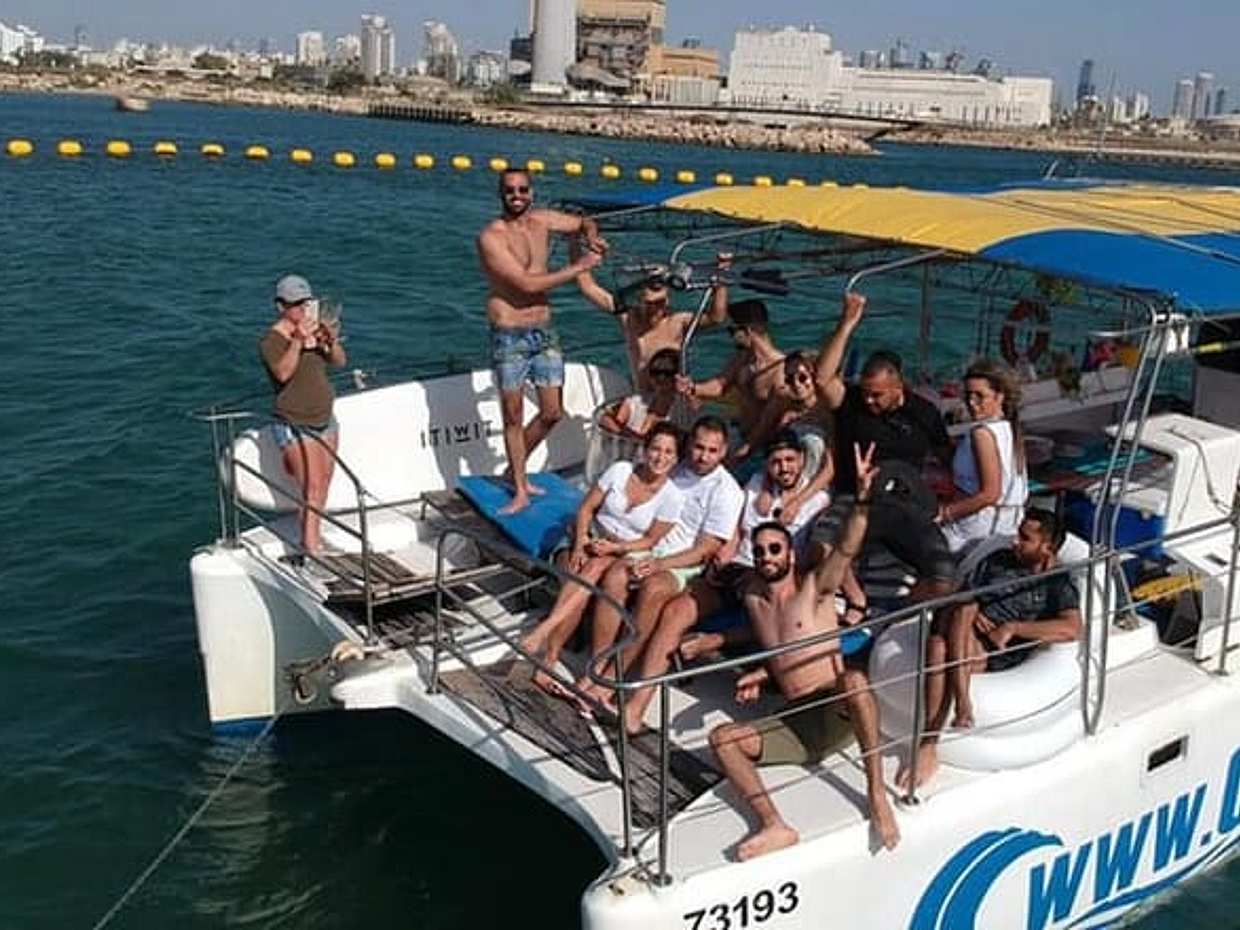 Tel Aviv City Skyline Boat Cruise with Water Activities and Toys