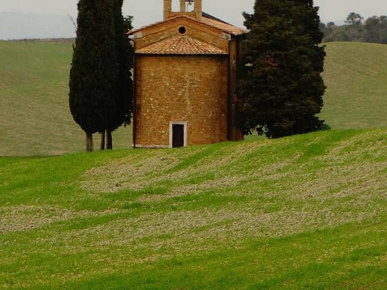 San Quirico Tour: Medieval Streets, Gardens & Tuscan Views, photo 5