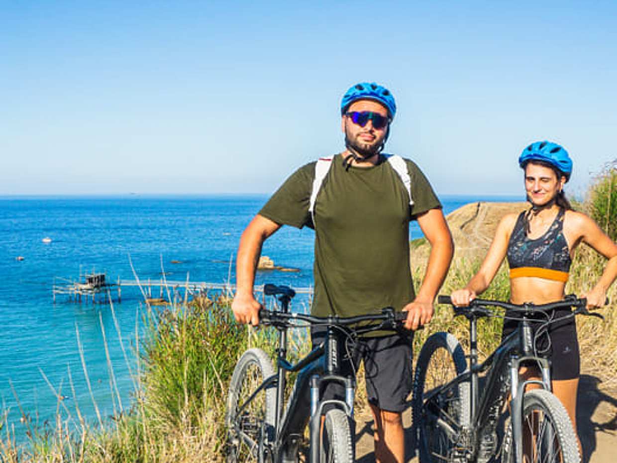 Costa dei Trabocchi: E-Bike, Sunset, and Aperitivo Suspended Over the Sea
