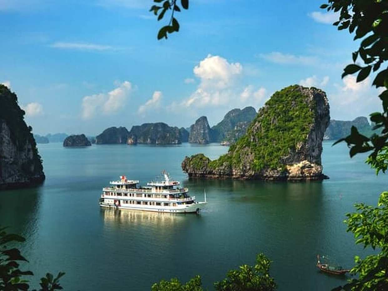 Hanoi: Hidden Bai Tu Long Bay Journey – 2D1N Scenic Swan Cruise