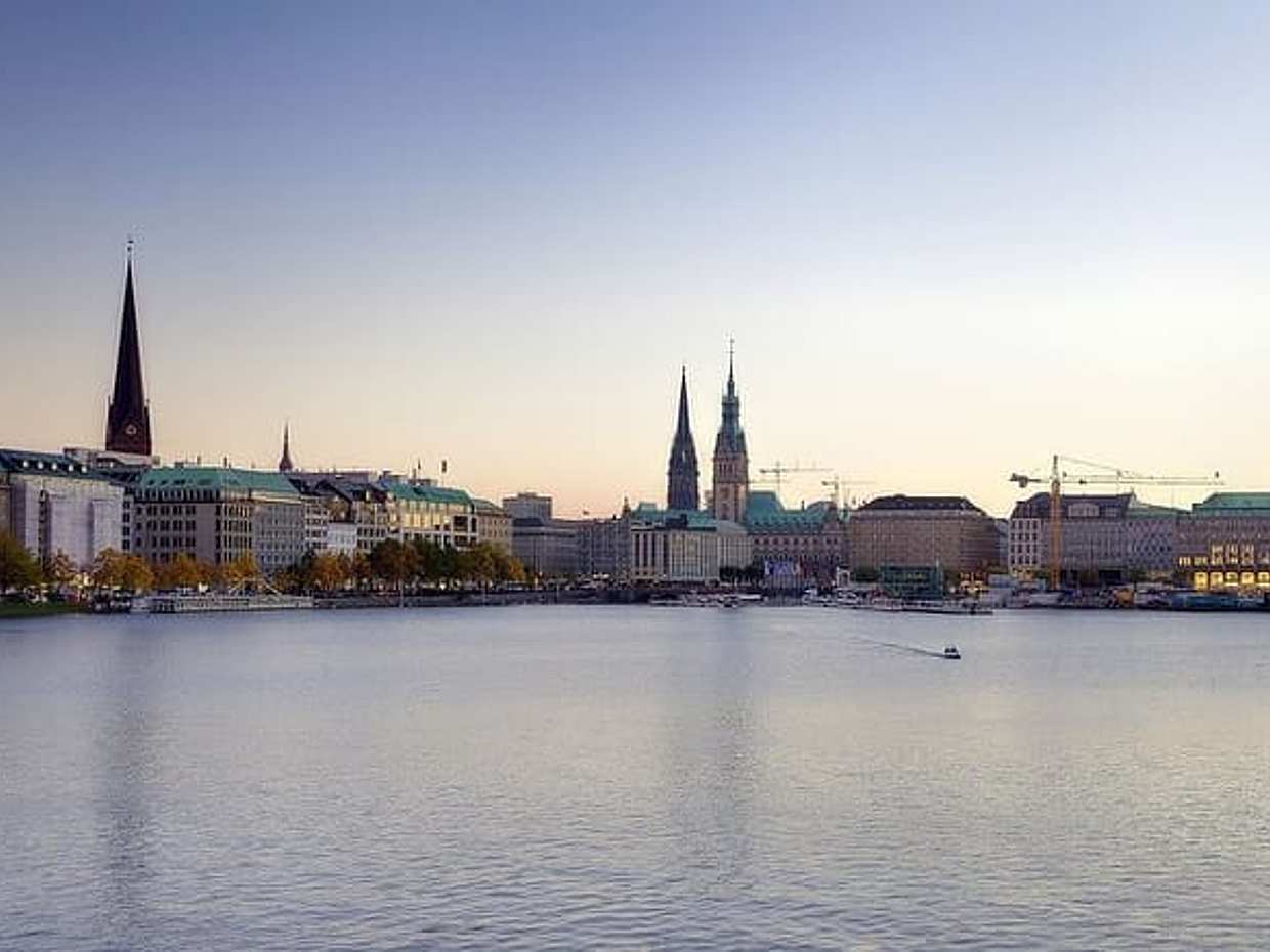 Private Transfer From Berlin to Hamburg With a 2 Hour Stop, photo 5