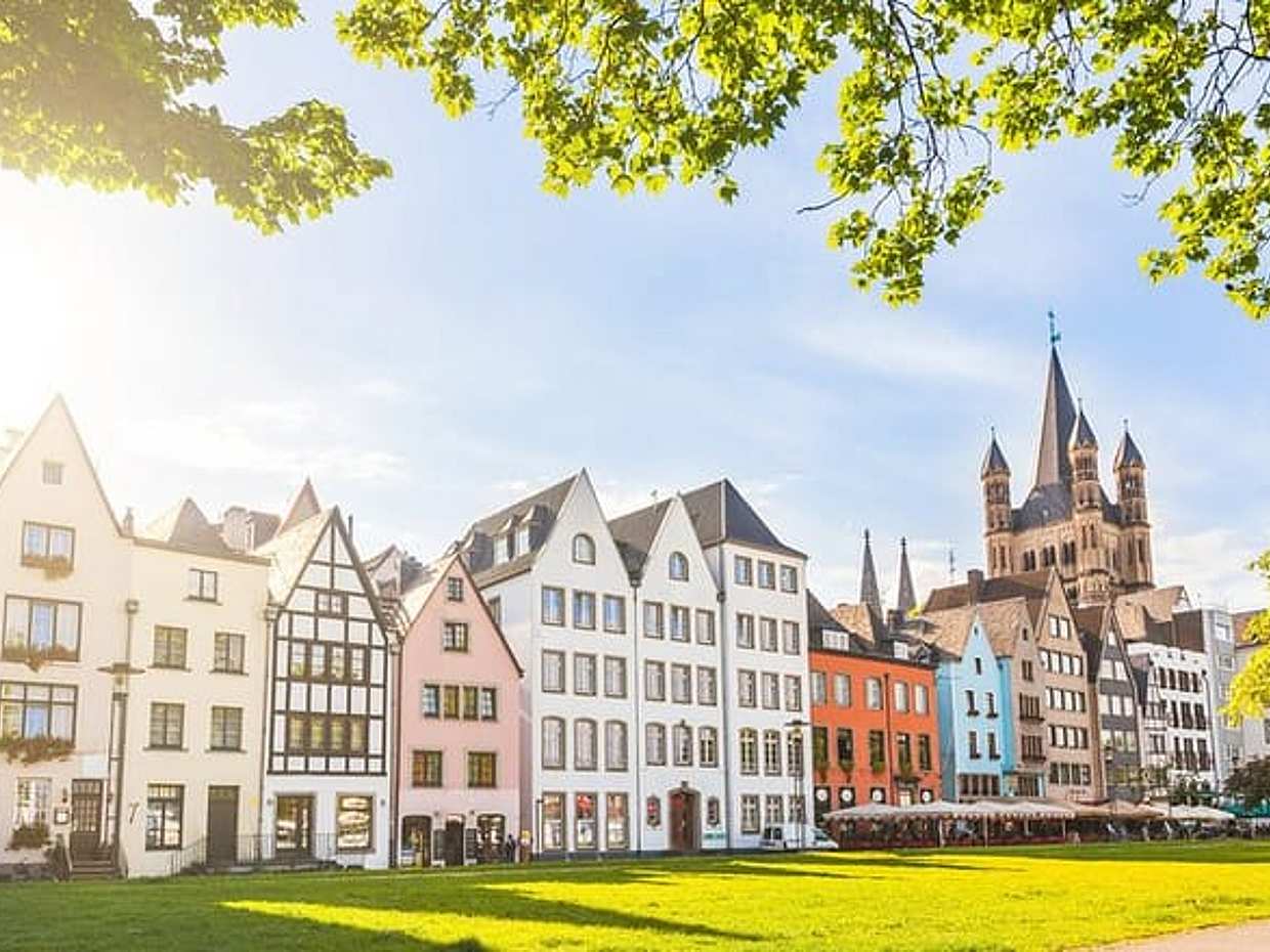 Privé transfer van Brugge naar Keulen, met een stop van 2 uur in Aken, België.