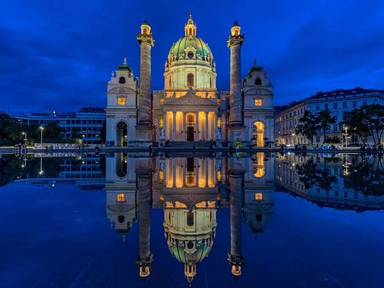 Private Day Tour from Prague to Vienna, English Speaking Driver in Czechia, photo 4