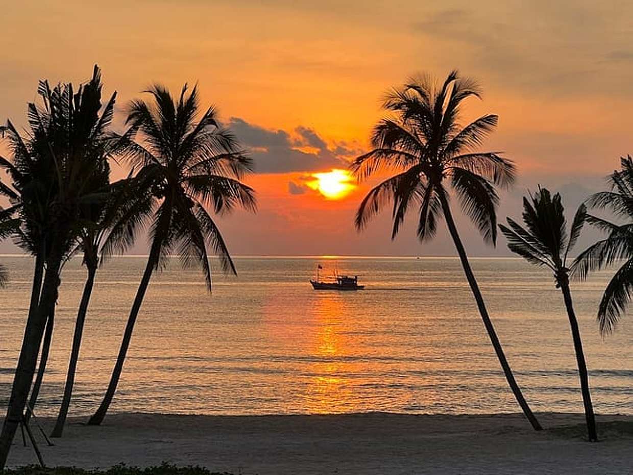 Snorkeling and Sunet BBQ Dinner on the Island