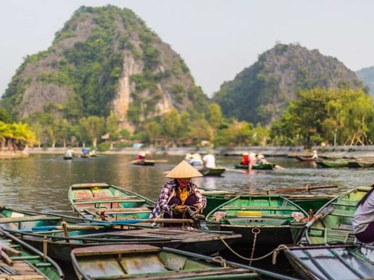 Ninh Binh Small Group 1 Day Tour: Hoa Lu, Tam Coc, and Mua Cave