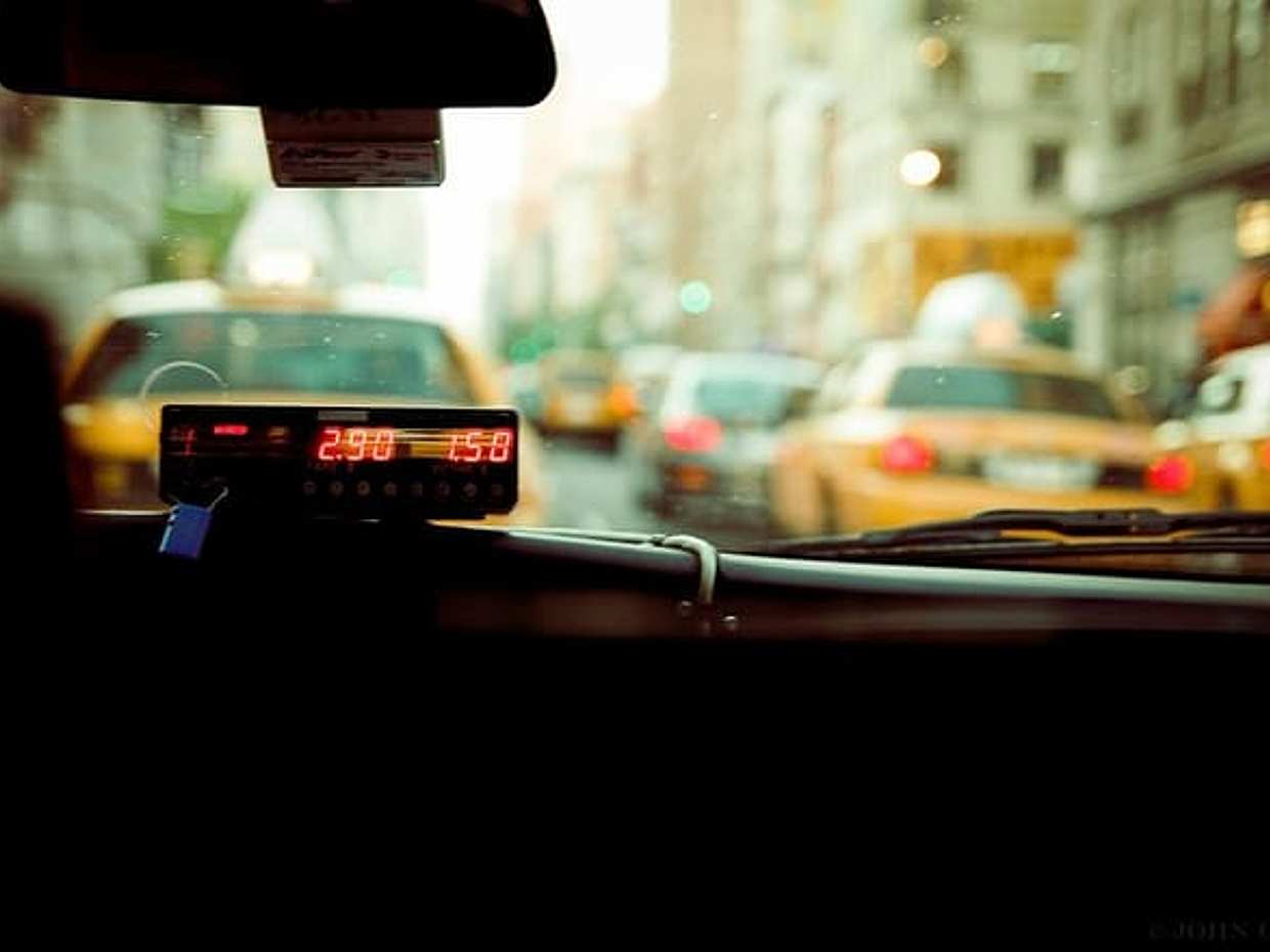 Athens Private Arrival Transfer Service: Airport to Hotel in Greece