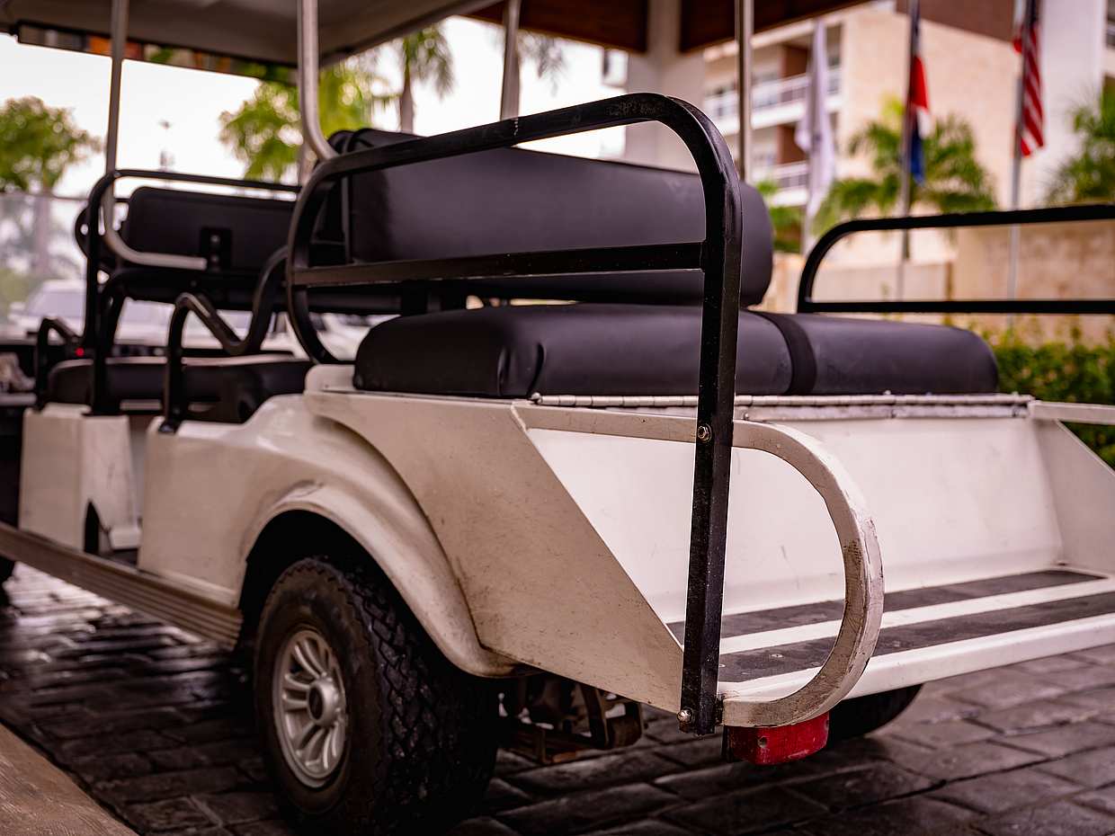 3-Hour Guided Tour in Golf Cart in Catacumbs and Appian Way Park in Rome, Italy