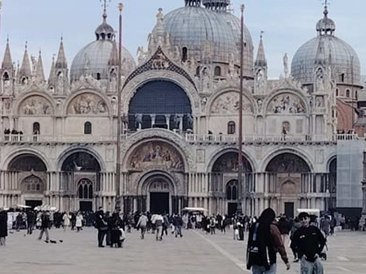 Private Venice Full-Day Tour with a Historian: Basilica, Doge’s Palace & Gondola