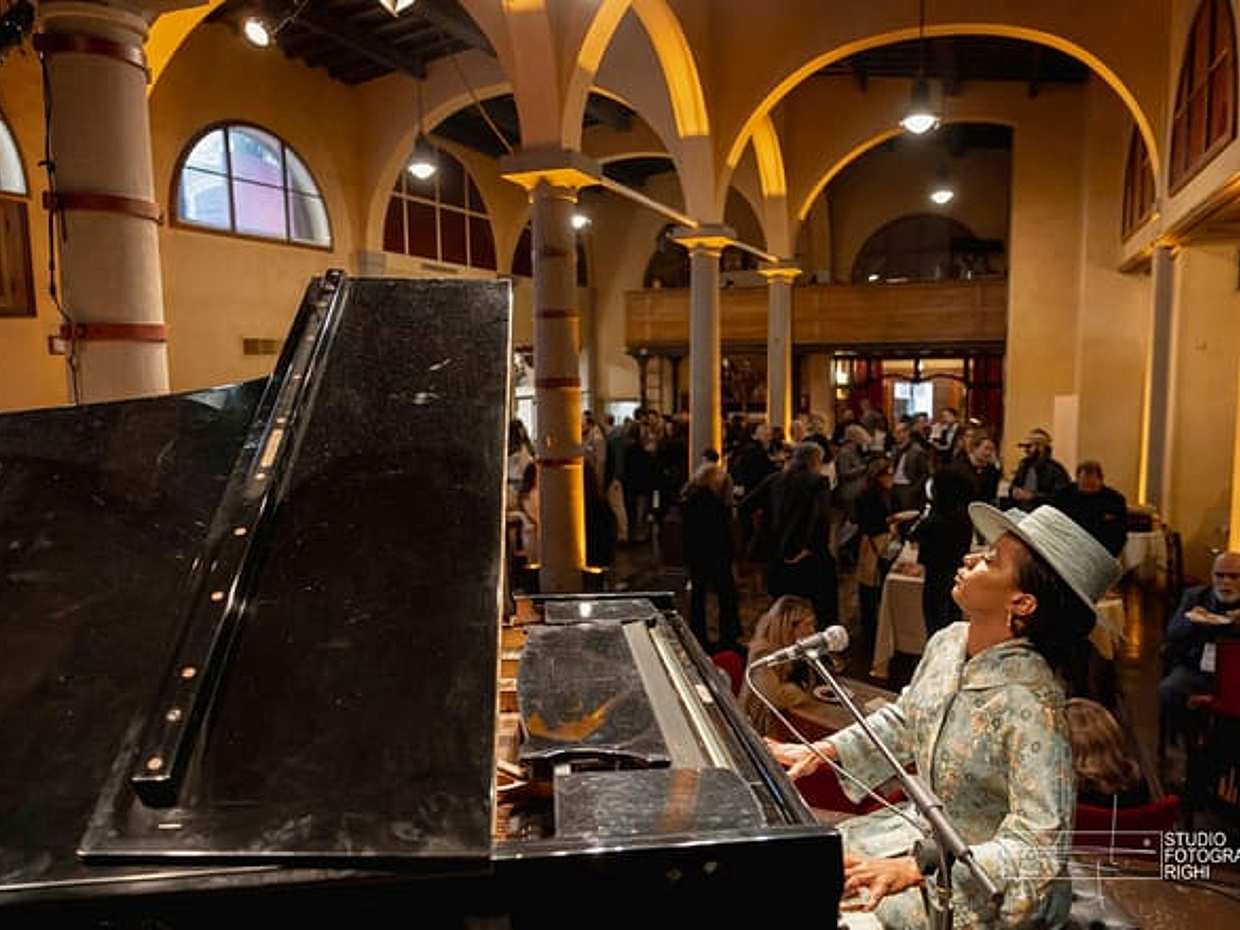 Florence: Dinner & show at the Teatro del Sale