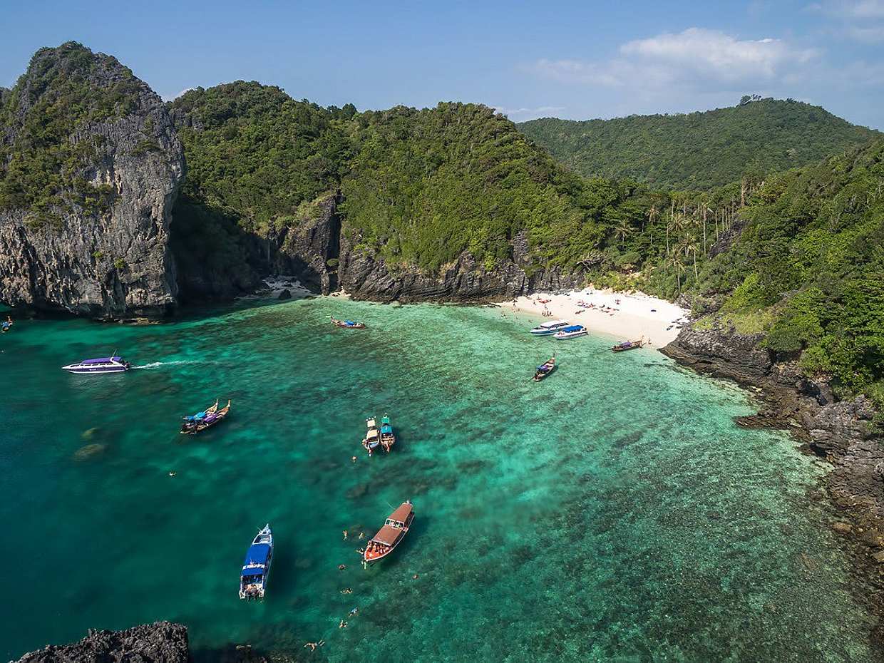 Phuket: Phi Phi Island Cruise Tour per Luxe Boot (Normale Zitplaats) in Thailand
, photo 2