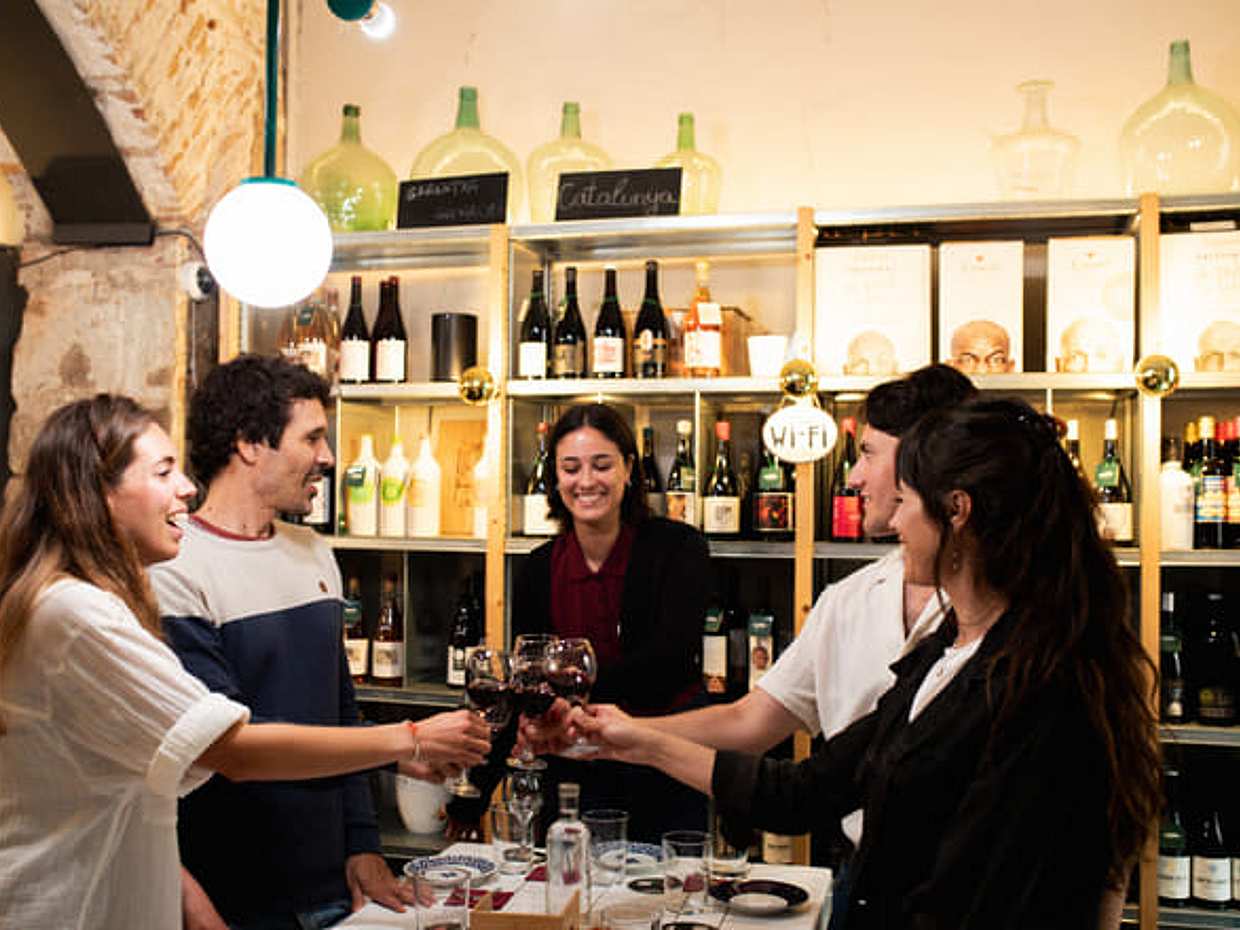 Private tapas and wine walking tour experience, photo 4